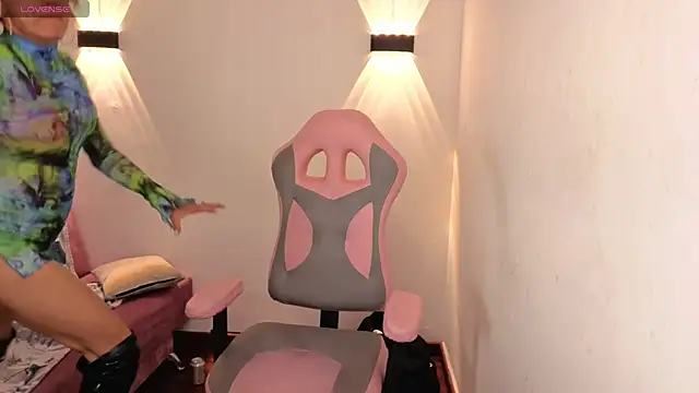 Ivonne ferrer   online show from December 1, 2025, 2:12 am