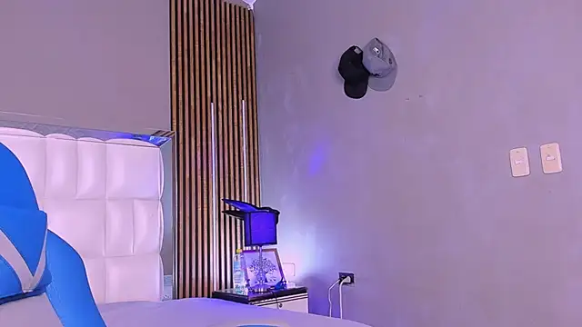 xCharlotte 20 online show from December 3, 2025, 1:54 pm