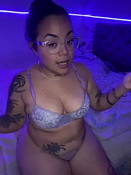 Snapshot of Lindalatina2001 chatting on February 5, 2026, 2:40 am Lindalatina2001 online show from February 5, 2026, 2:40 am