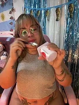 Snapshot of Lindalatina2001 chatting on July 1, 2026, 6:41 pm Lindalatina2001 online show from July 1, 2026, 6:41 pm
