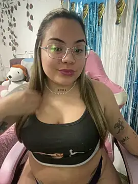 Snapshot of Lindalatina2001 chatting on July 21, 2026, 12:24 am Lindalatina2001 online show from July 21, 2026, 12:24 am