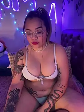 Snapshot of Lindalatina2001 chatting on June 6, 2026, 6:35 pm Lindalatina2001 online show from June 6, 2026, 6:35 pm