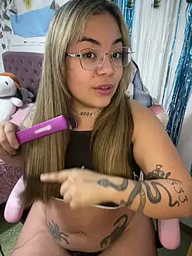 Snapshot of Lindalatina2001 chatting on July 13, 2026, 10:53 pm Lindalatina2001 online show from July 13, 2026, 10:53 pm