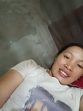 Snapshot of Evelyn-n chatting on July 20, 2026, 6:21 am Evelyn-n online show from July 20, 2026, 6:21 am