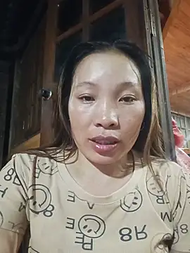Snapshot of Evelyn-n chatting on July 18, 2026, 1:20 pm Evelyn-n online show from July 18, 2026, 1:20 pm