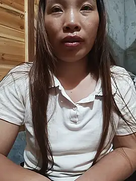 Snapshot of Evelyn-n chatting on July 2, 2026, 9:32 pm Evelyn-n online show from July 2, 2026, 9:32 pm