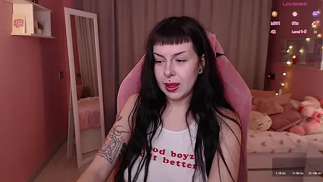 Eliza Bennet online show from December 1, 2025, 10:27 am