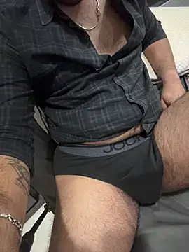 BlahNextDoor online show from December 18, 2025, 7:07 pm