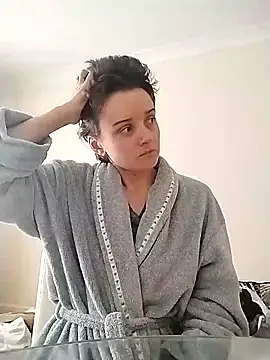 Amy01112 online show from April 17, 2026, 11:24 am