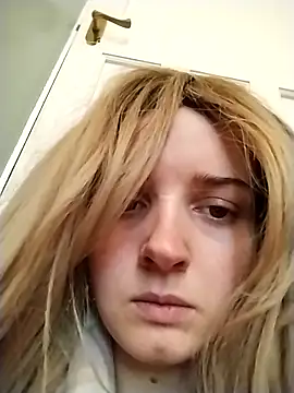 Amy01112 online show from December 22, 2025, 2:28 pm