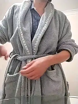 Amy01112 online show from April 17, 2026, 11:29 pm