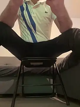 grosqueue3838 online show from December 16, 2025, 8:46 pm
