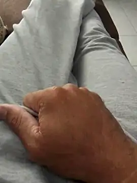 Snapshot of souseu83 chatting on May 11, 2026, 2:07 pm souseu83 online show from May 11, 2026, 2:07 pm