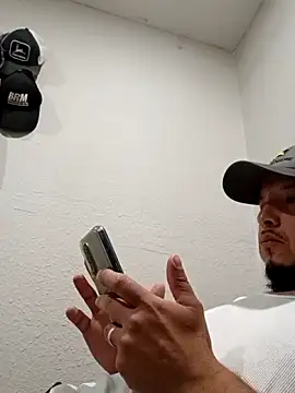 Snapshot of Lalin2323 chatting on February 11, 2026, 1:27 am Lalin2323 online show from February 11, 2026, 1:27 am