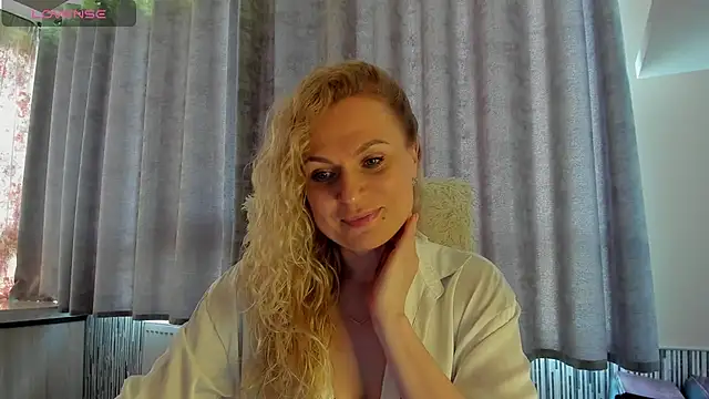 LanaLight x online show from May 20, 2026, 12:35 pm