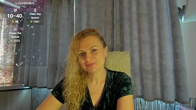 LanaLight x online show from May 22, 2026, 4:10 am