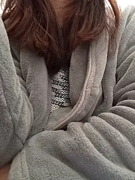 gatitachula93 online show from April 14, 2026, 11:48 am