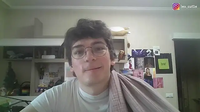 Snapshot of leo_cutie chatting on May 2, 2026, 6:40 am leo cutie online show from May 2, 2026, 6:40 am