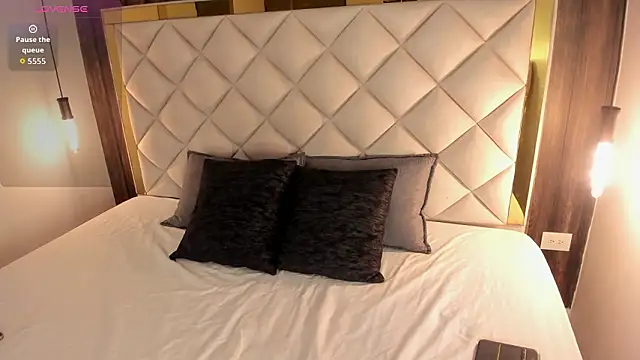 viiolet whitee online show from March 18, 2026, 11:13 am