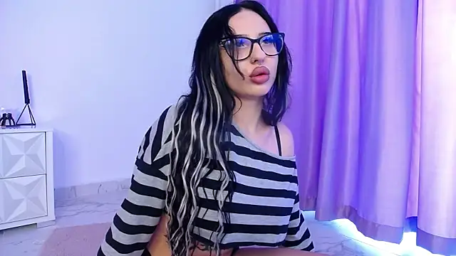 RavenFoxxy online show from June 10, 2026, 6:14 am