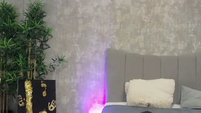 LucyRayy online show from February 7, 2026, 8:06 pm