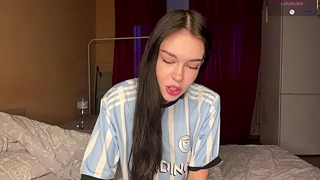 Snapshot of ElliRusk chatting on February 15, 2026, 4:24 am ElliRusk online show from February 15, 2026, 4:24 am