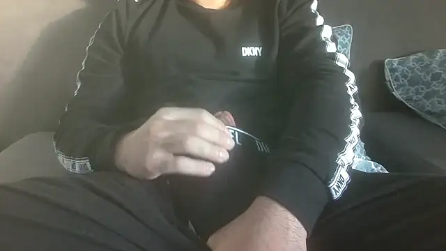 userre08 online show from December 4, 2025, 2:27 pm