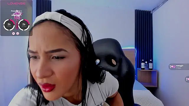 Snapshot of Samantha_luv_ chatting on February 1, 2026, 2:32 am Samantha luv online show from February 1, 2026, 2:32 am