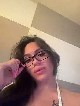 Snapshot of SiennaLuxexx chatting on July 11, 2026, 4:18 pm SiennaLuxexx online show from July 11, 2026, 4:18 pm
