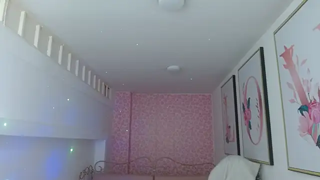 Nina harpper  online show from April 11, 2026, 1:13 am