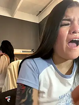 Camila Duarte2 online show from January 5, 2026, 5:27 pm