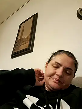 Snapshot of gini92 chatting on February 3, 2026, 6:51 am gini92 online show from February 3, 2026, 6:51 am