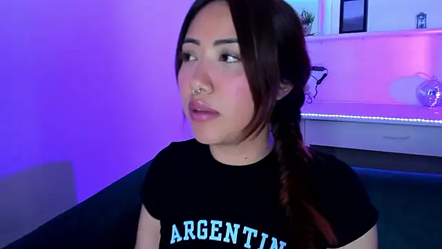 Saelivrae online show from April 16, 2026, 9:39 pm