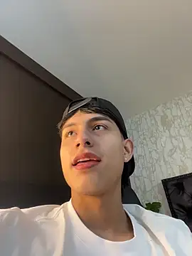 Lander Cruz online show from December 16, 2025, 7:51 pm