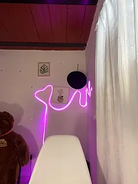 Cynthia es online show from February 19, 2026, 5:21 pm