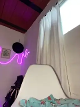 Cynthia es online show from May 4, 2026, 1:47 pm