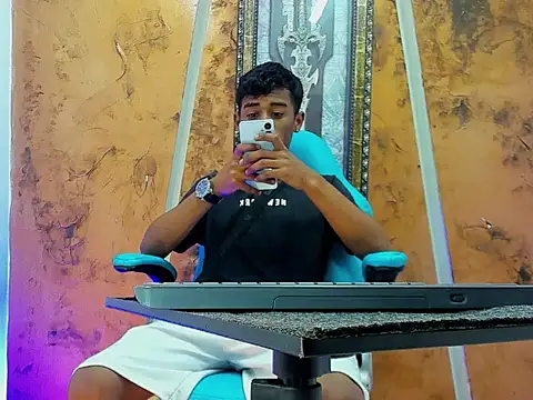 Snapshot of black_sweethot chatting on December 2, 2025, 4:03 am black sweethot online show from December 2, 2025, 4:03 am