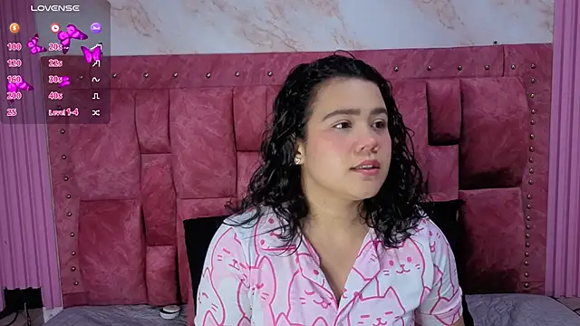 ValeryMorales online show from April 15, 2026, 7:29 pm