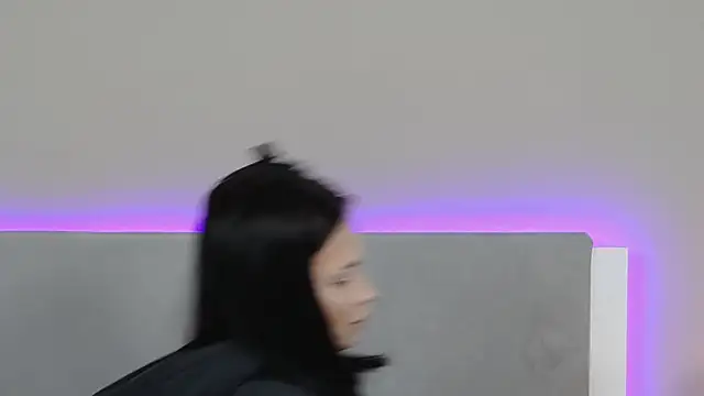 RachaelMils online show from April 4, 2026, 3:57 am