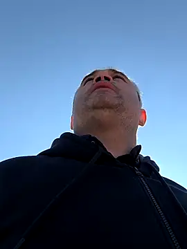 Olomoucak1982 online show from April 9, 2026, 2:23 pm