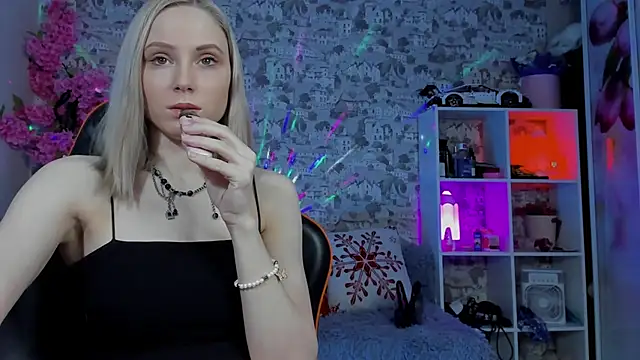 Gina Gina love online show from April 15, 2026, 1:22 am