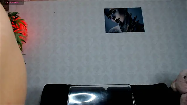 Snapshot of SilviaVanda chatting on February 19, 2026, 7:16 am SilviaVanda online show from February 19, 2026, 7:16 am