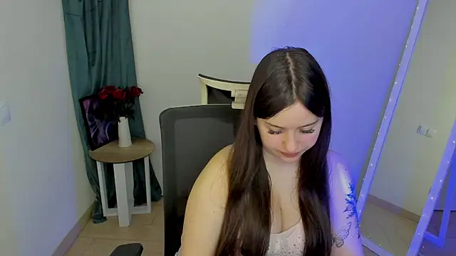 Lilu May online show from May 13, 2026, 1:51 pm