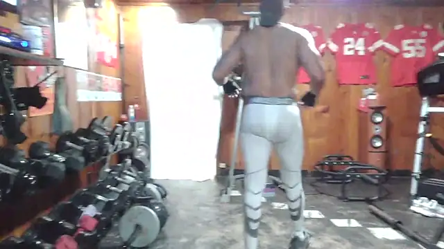 Black-Silver-Fox online show from April 8, 2026, 11:39 pm