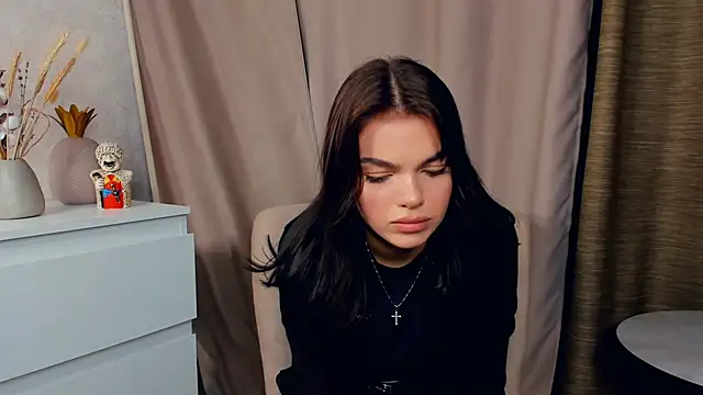 CIaritaJowers online show from December 4, 2025, 1:21 pm