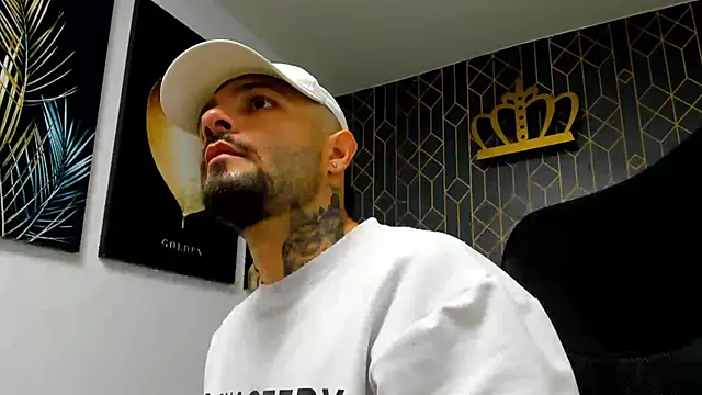 lucky smith1 online show from December 15, 2025, 9:42 pm