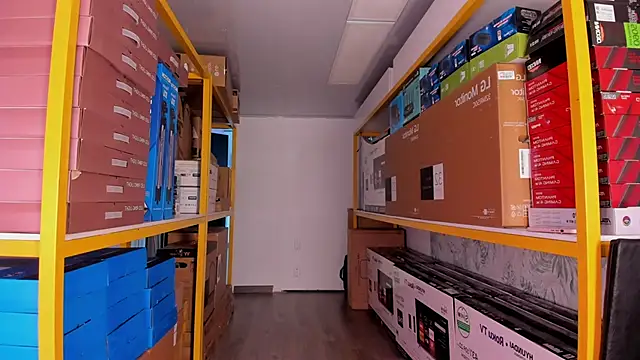 GabyyCute  online show from April 15, 2026, 7:18 pm