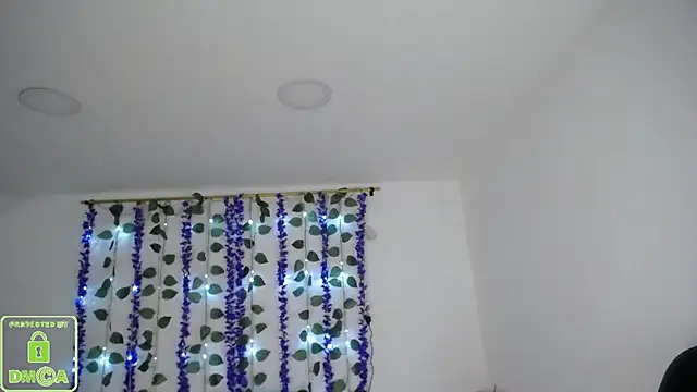 Mia Duque1999 online show from April 11, 2026, 9:29 pm