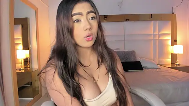 Snapshot of Zoei_Moon chatting on February 5, 2026, 7:10 pm Zoei Moon online show from February 5, 2026, 7:10 pm