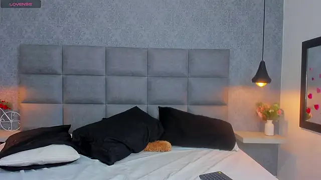 Snapshot of emilyy_r chatting on February 17, 2026, 7:11 pm emilyy r online show from February 17, 2026, 7:11 pm